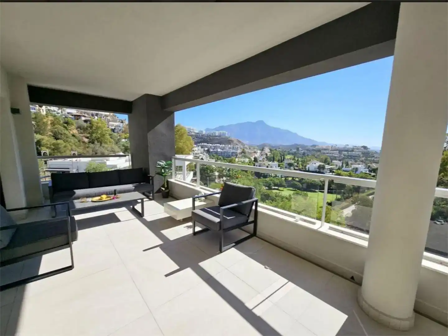 Terraza de Piso en venta en Nueva Andalucía