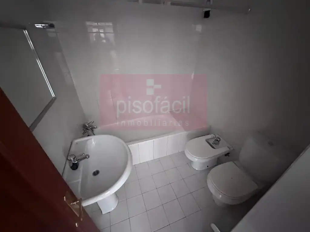 Bathroom of Flat for rent in Lugo