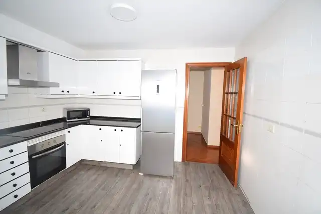 Cocina de Dúplex en venta en A Coruña Capital  con Calefacción, Parquet y Horno