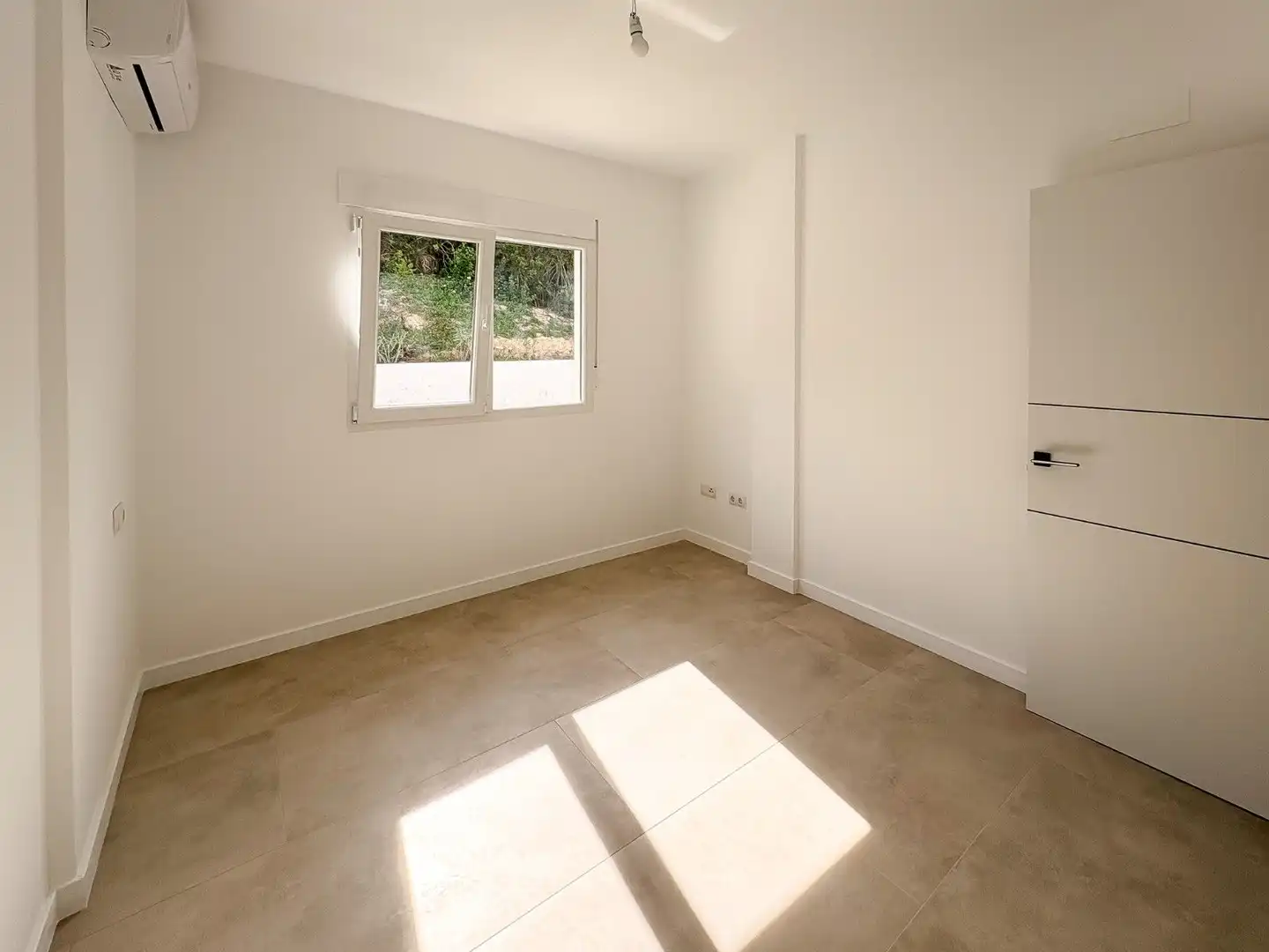 Casa aparellada amb jardí en venda a Pueblo Acantilado - Lanuza, imagen 10