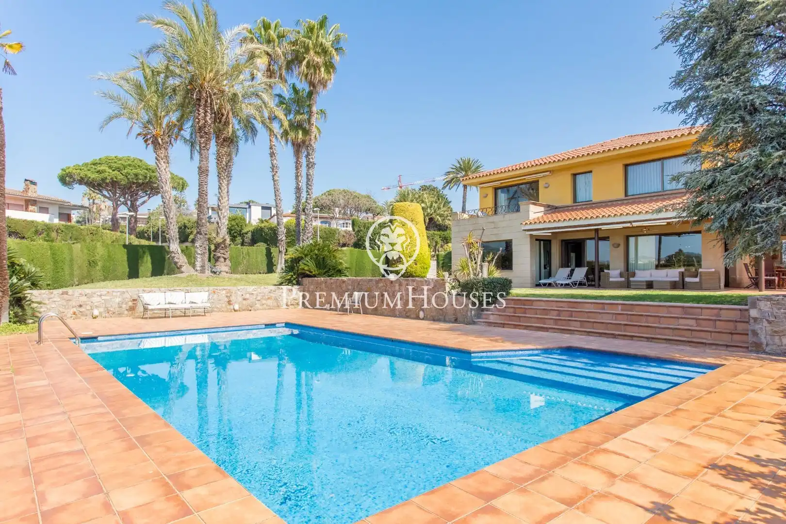 Vista exterior de Casa o xalet en venda en Alella amb Aire condicionat, Calefacció i Jardí privat