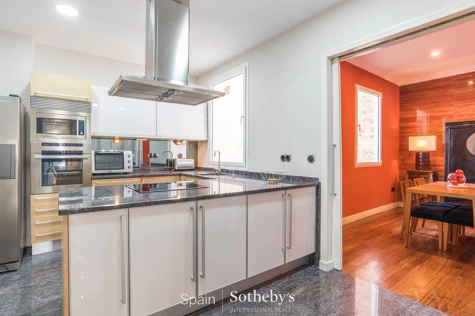 Cuina de Apartament de lloguer en Madrid amb Aire condicionat i Calefacció