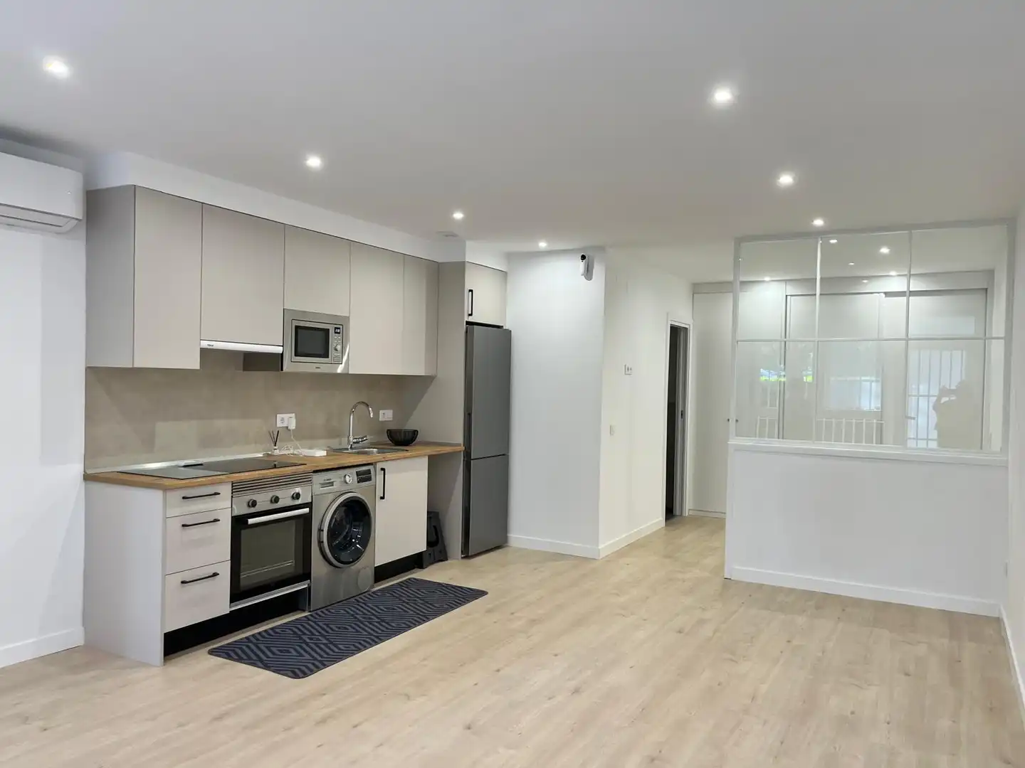 Kitchen of Flat for rent in Madrid  with Air Conditioner, Heating and Parquet flooring
