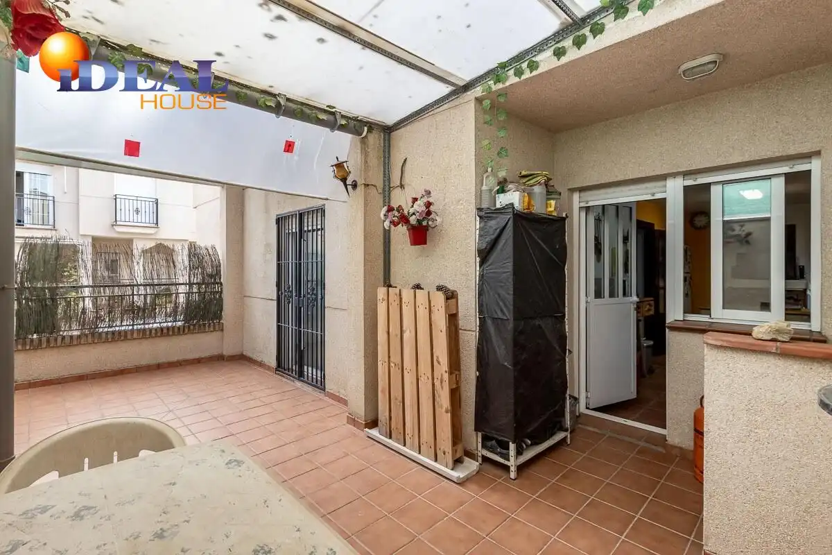Casa aparellada amb terrassa en venda a Camino CEMENTERIO, imagen 2