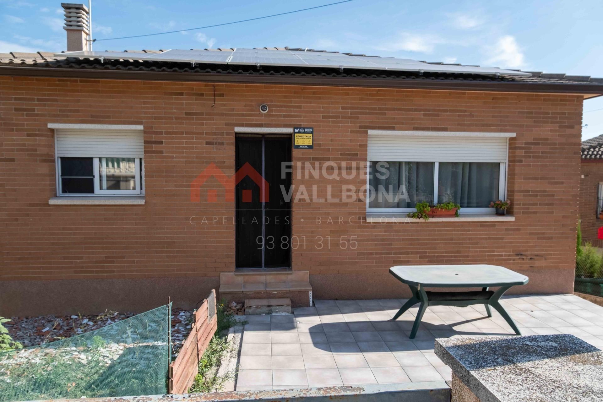 Vista exterior de Casa o chalet en venta en La Torre de Claramunt con Calefacción y Piscina