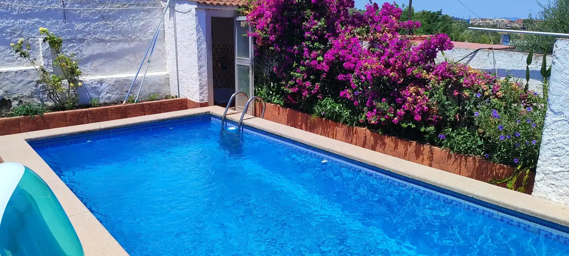 Piscina de Casa o chalet en venta en Sant Boi de Llobregat con Aire acondicionado, Jardín privado y Parquet