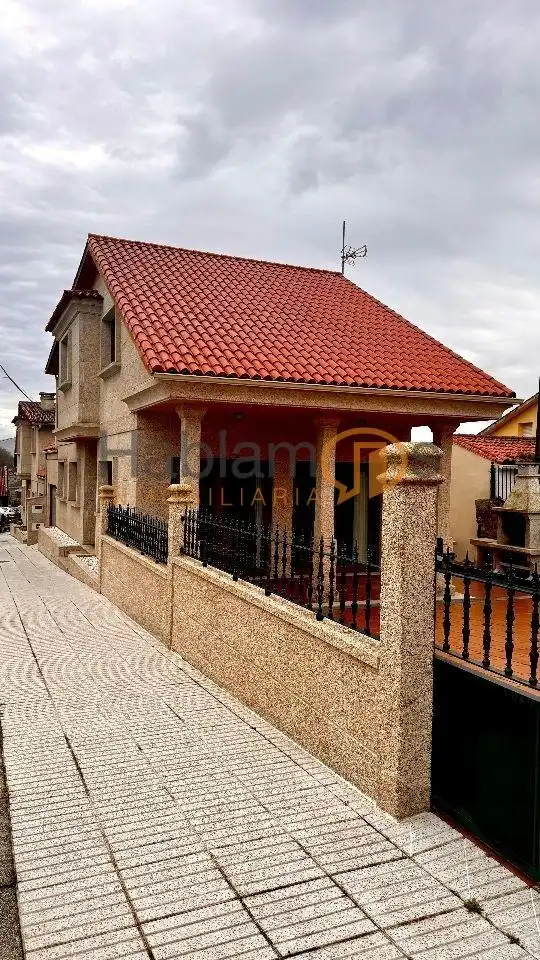 Vista exterior de Casa o chalet en venta en Vilagarcía de Arousa con Calefacción, Jardín privado y Terraza