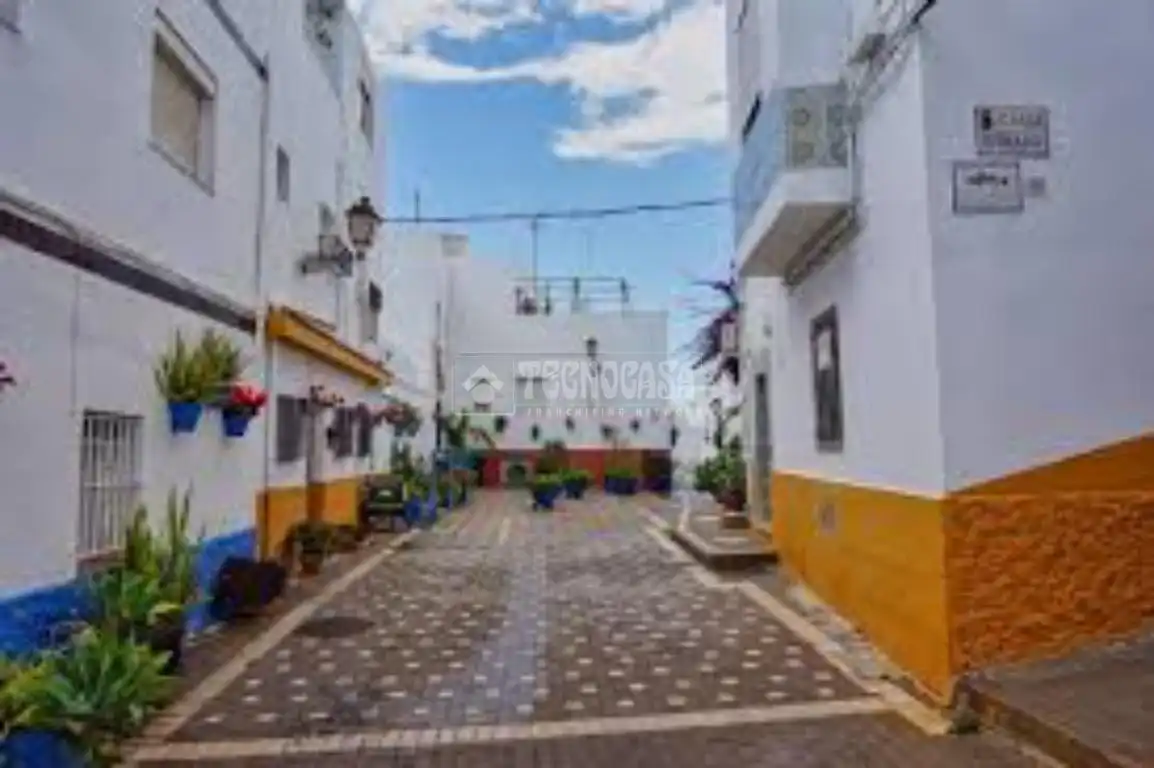 Vista exterior de Casa adosada en venta en Conil de la Frontera con Terraza