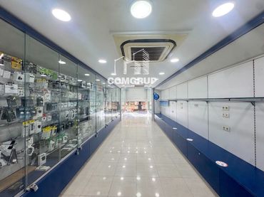 Local comercial de lloguer a Sant Antoni 88