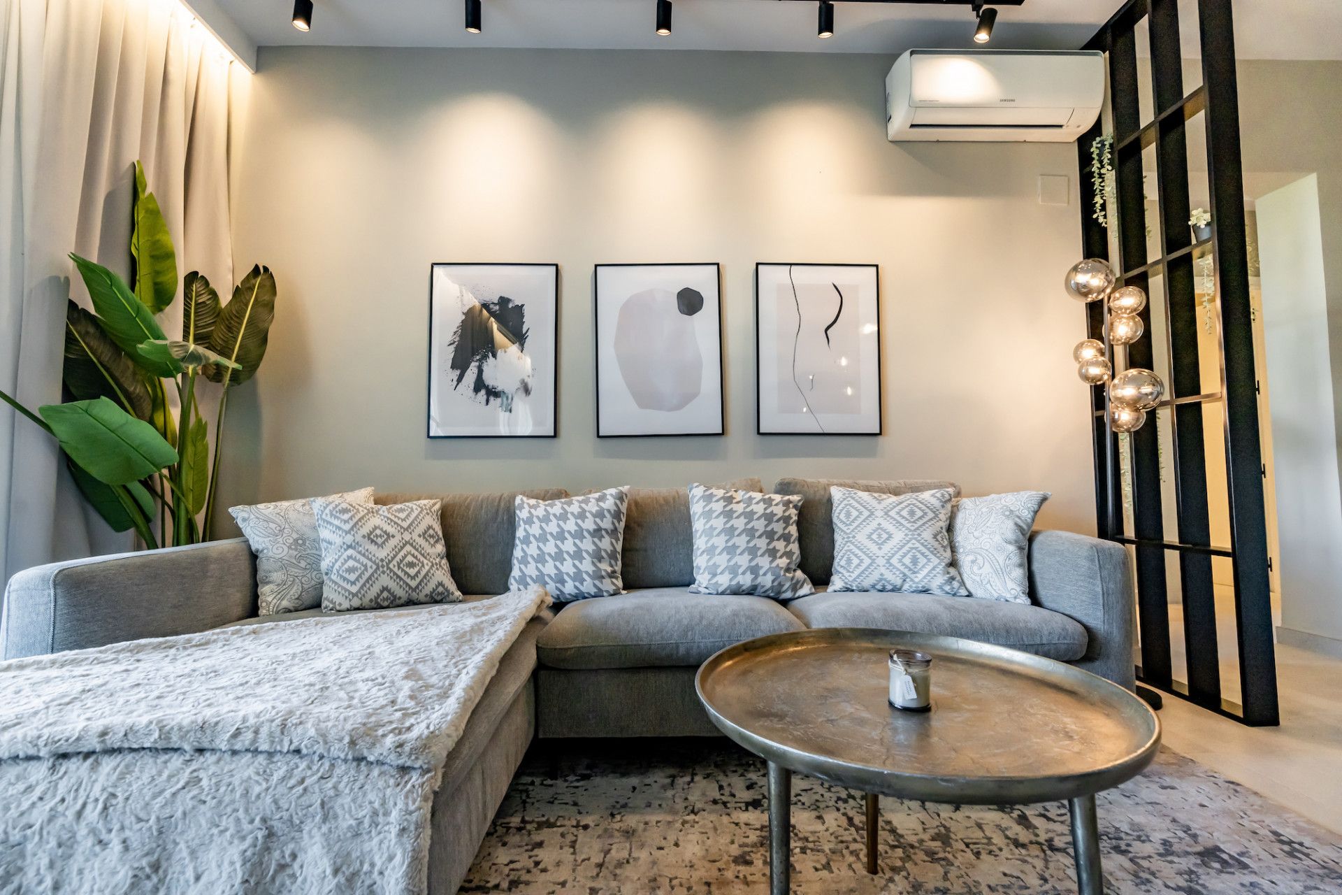 Living room of Planta baja for sale in Marbella  with Air Conditioner, Terrace and Swimming Pool