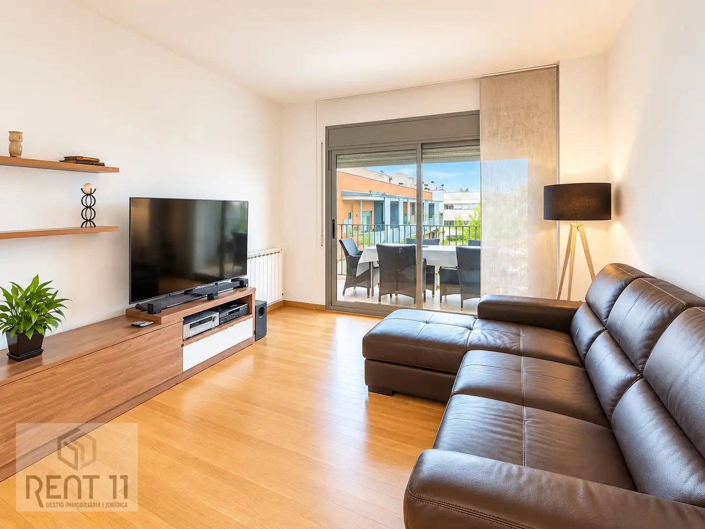Living room of Flat for sale in Girona  with Air Conditioner, Heating and Terrace
