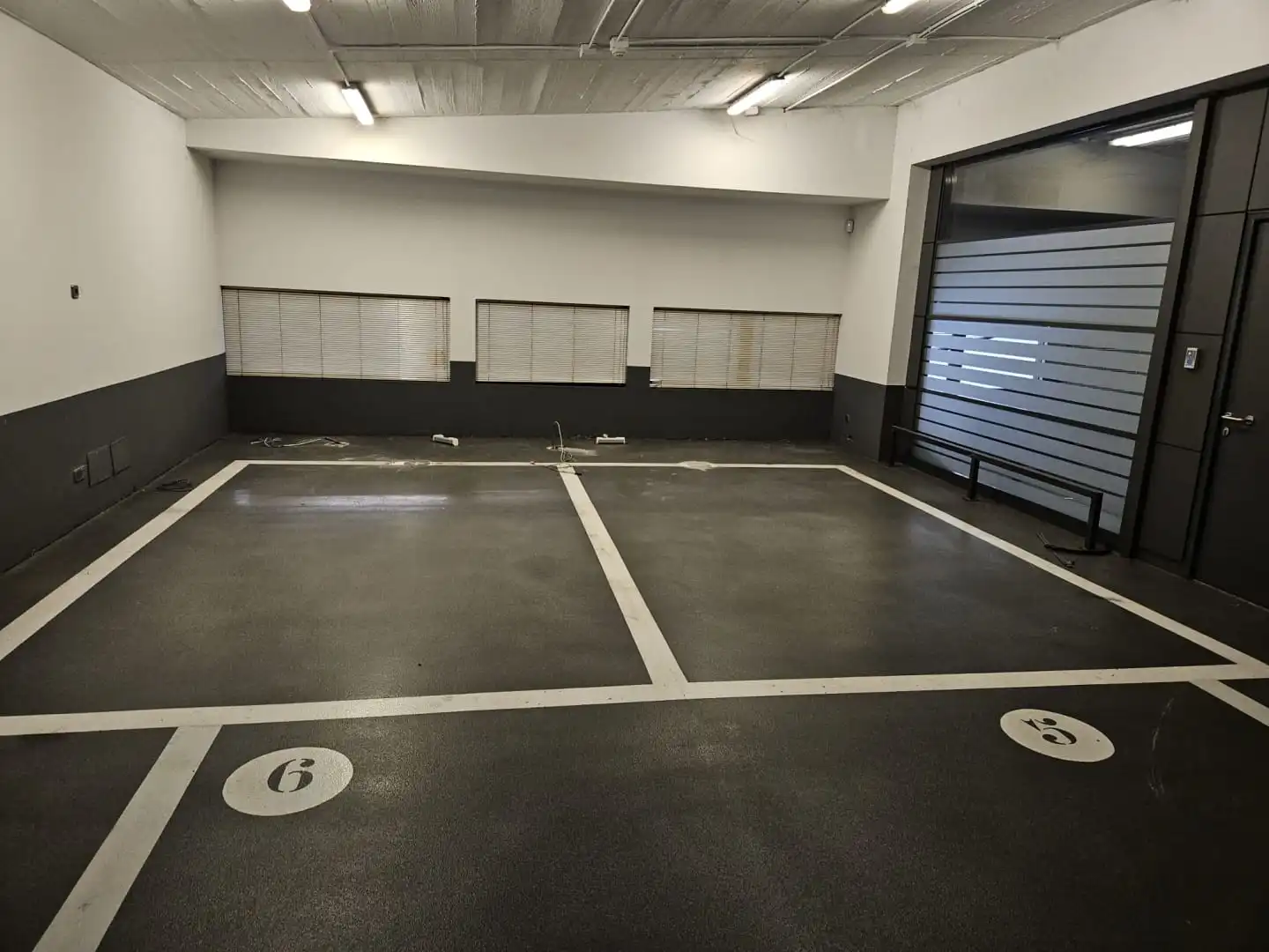 Parkplatz von Fabrikhallen zum Verkauf in Alcobendas