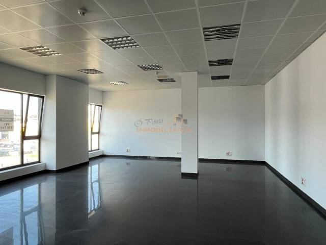 Local comercial en Alquiler en A Gándara