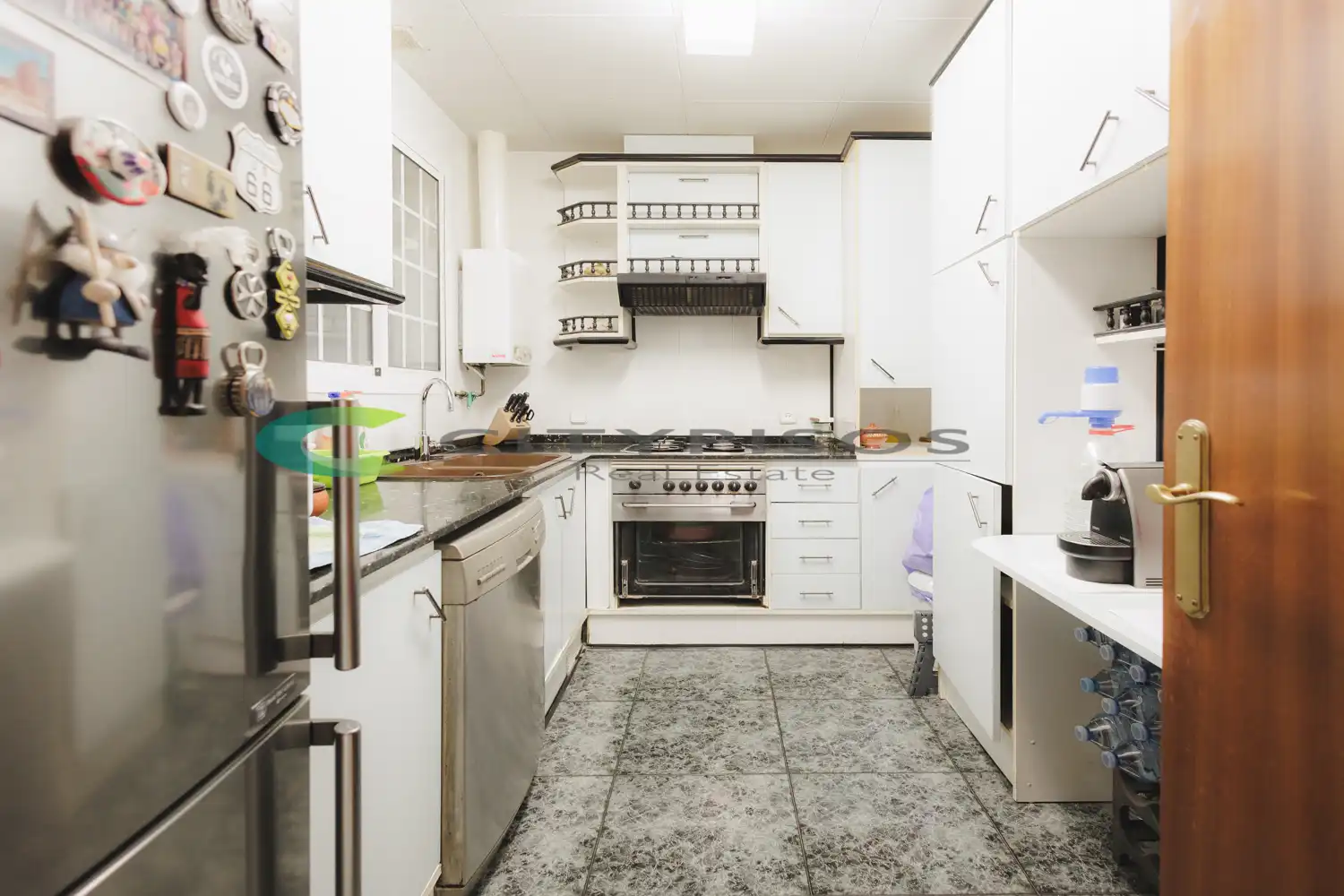 Kitchen of Flat for sale in Barcelona  with Air Conditioner and Oven
