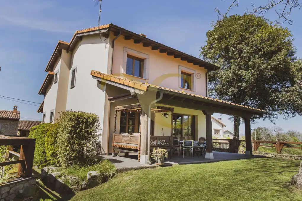 Außenansicht von Haus oder Chalet zum Verkauf in Llanes mit Heizung, Privatgarten und Terrasse