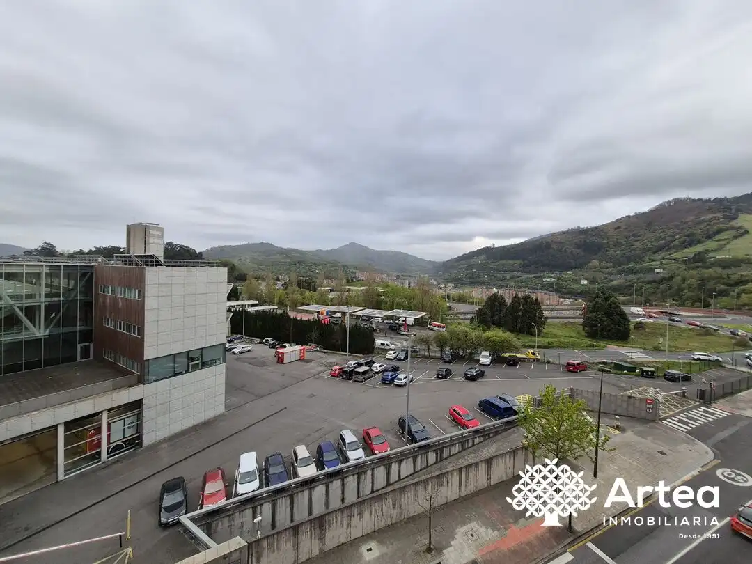 Parking de Piso en venta en Bilbao  con Calefacción, Terraza y Trastero