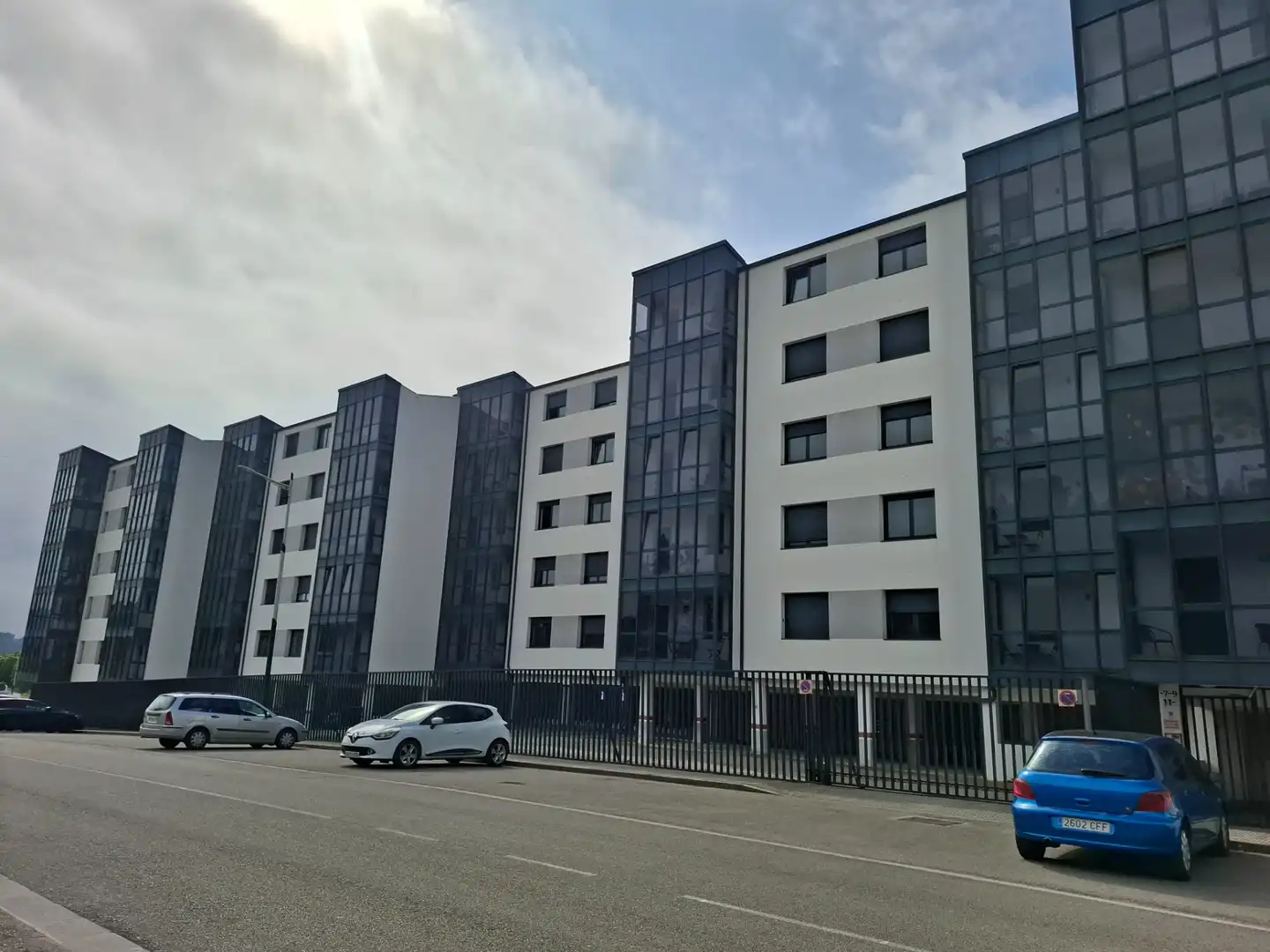 Vista exterior de Piso en venta en Viveiro con Terraza, Amueblado y Piscina comunitaria