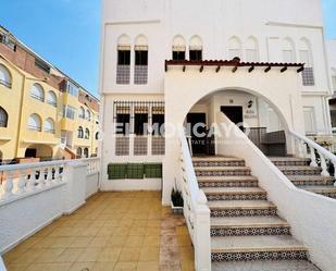 Vista exterior de Casa adosada en venda en Torrevieja amb Jardí privat, Terrassa i Traster