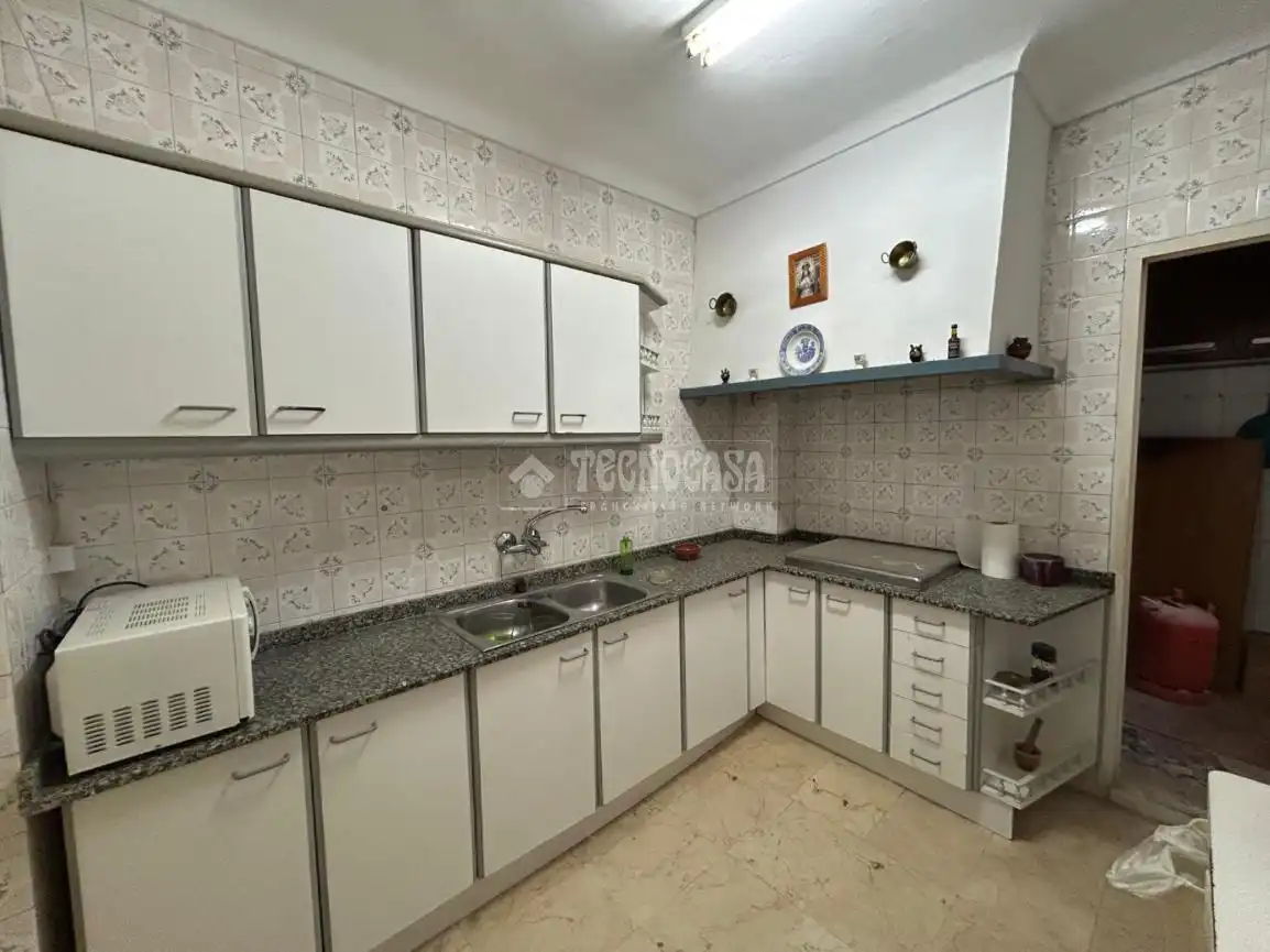 Cuina de Casa adosada en venda en Baeza amb Aire condicionat i Balcó