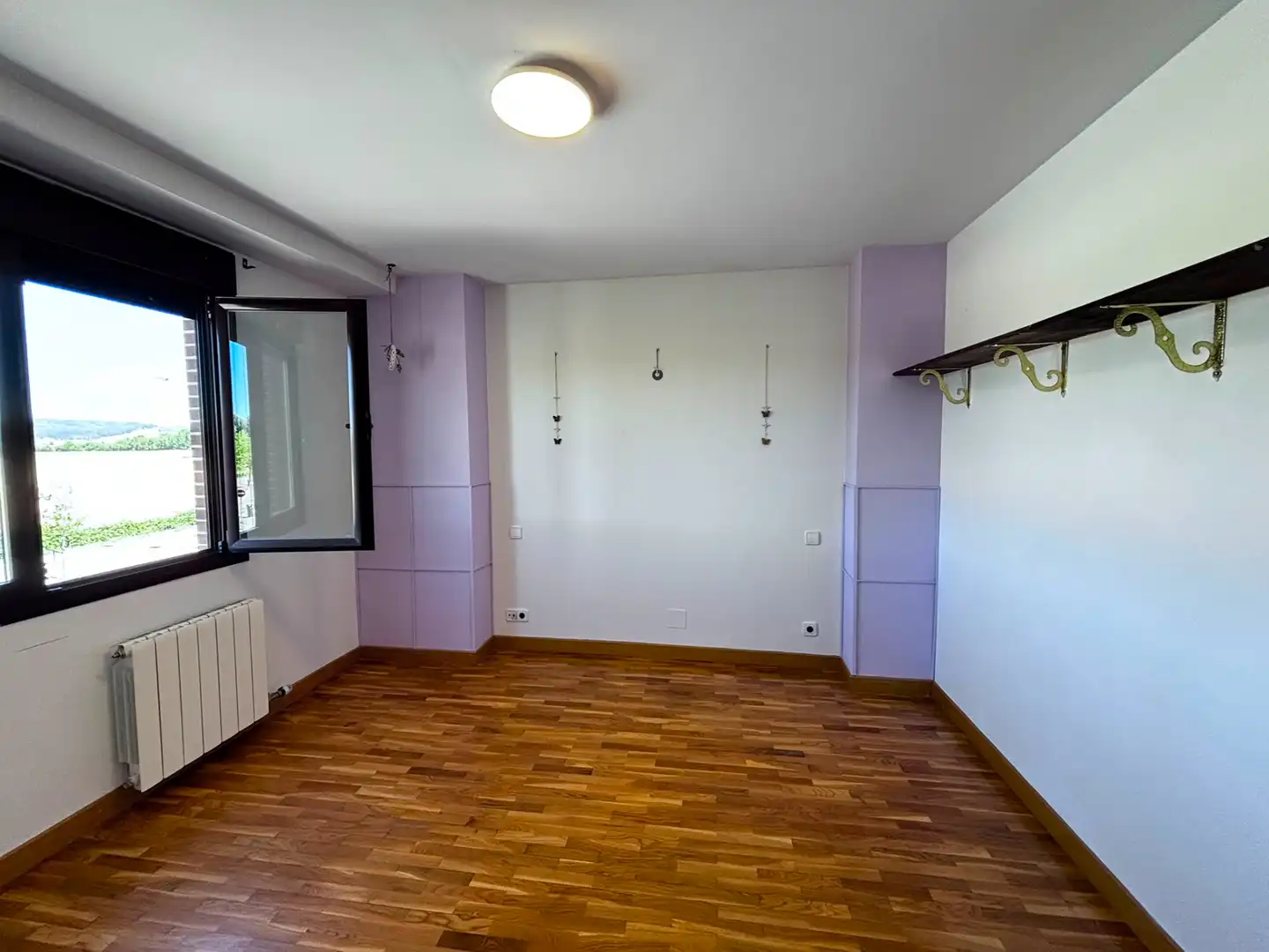 Schlafzimmer von Einfamilien-Reihenhaus zum Verkauf in Burgos mit Heizung, Terrasse und Abstellraum