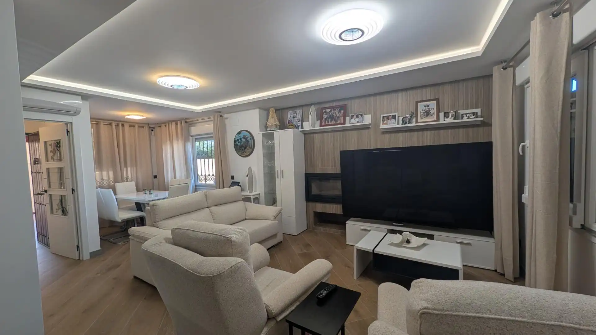 Casa aparellada amb piscina en venda a Rincón de Loix, imagen 4