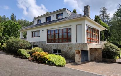 Vista exterior de Casa o xalet en venda en Bergondo amb Calefacció, Jardí privat i Parquet