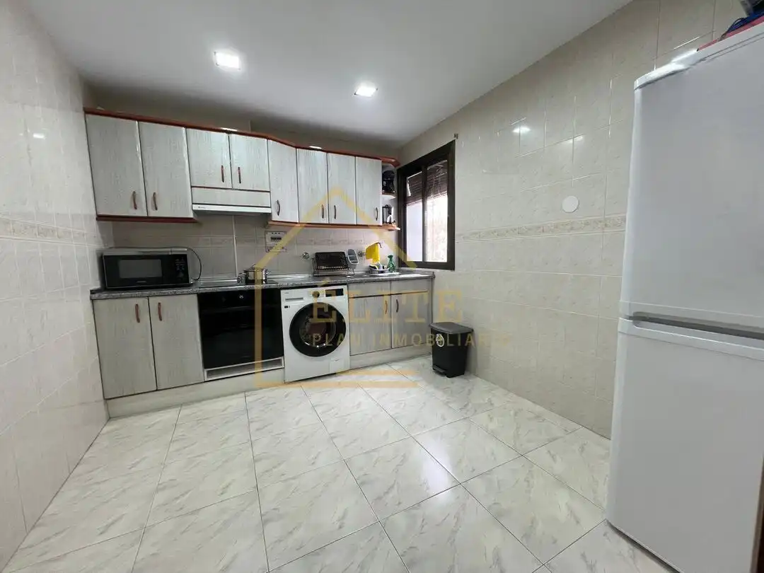 Cocina de Piso en venta en Santurtzi  con Calefacción, Trastero y Balcón