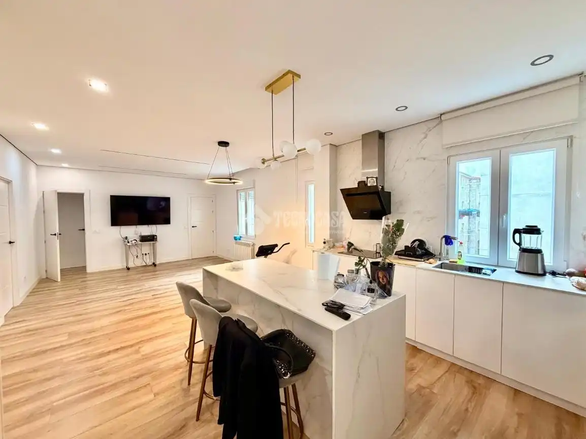 Piso con ascensor en venta en C. Eulalio Ferrer, imagen 5