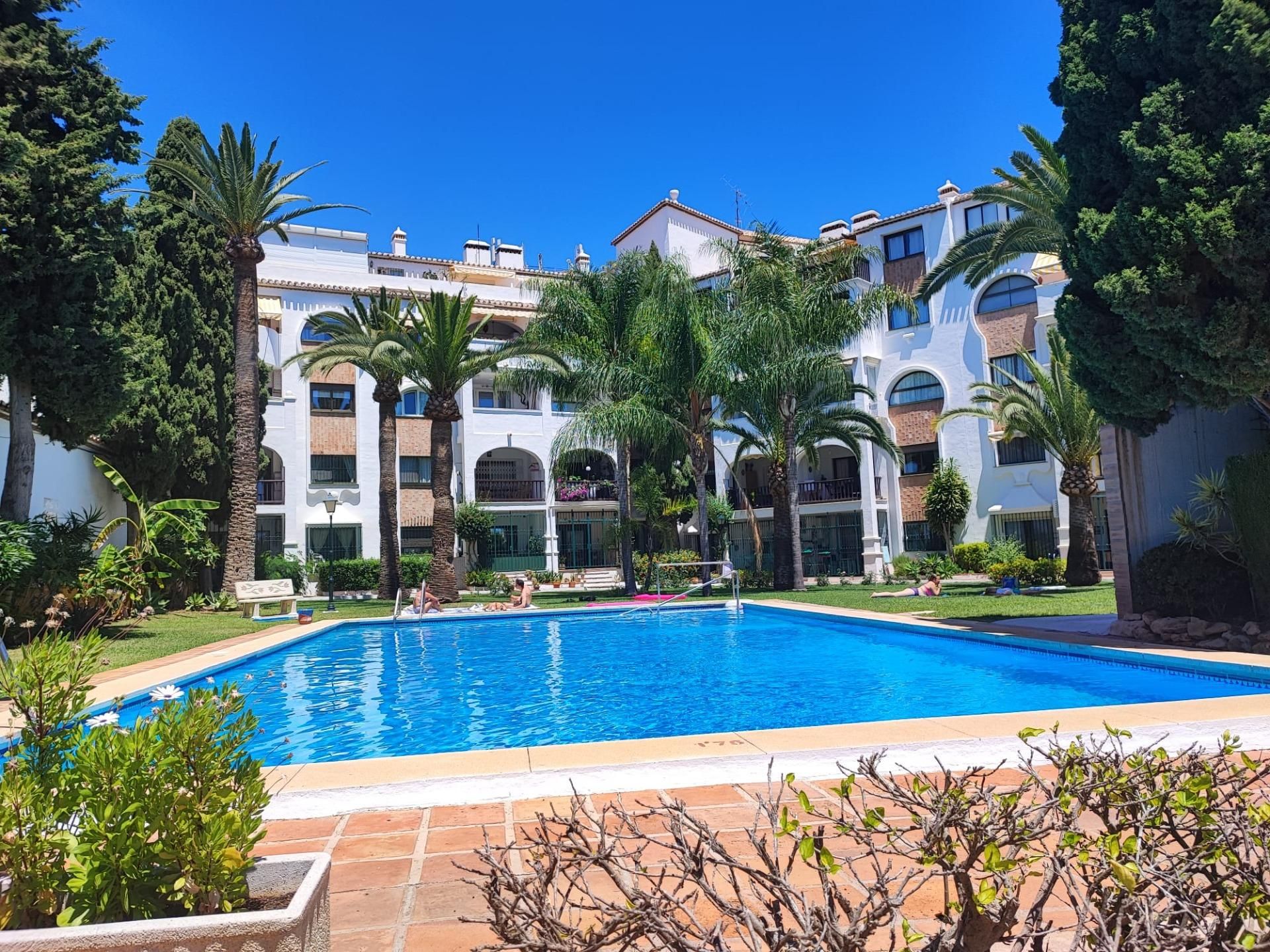 Vista exterior de Pis de lloguer en Fuengirola amb Aire condicionat, Jardí privat i Parquet