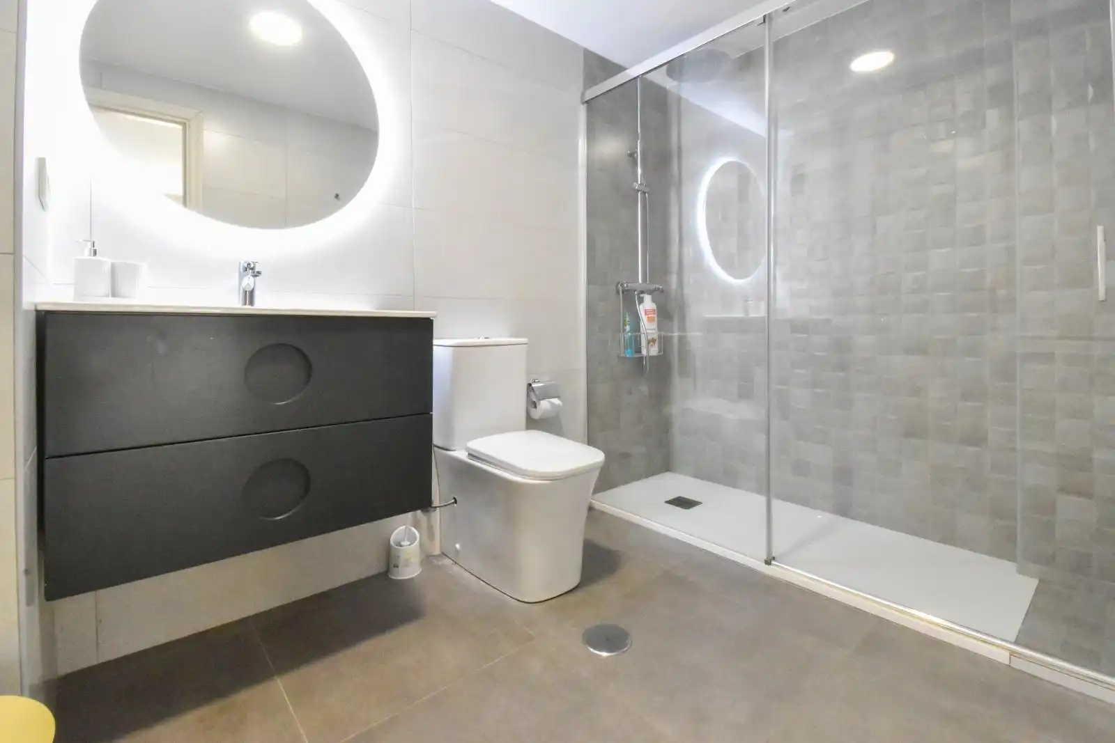 Bathroom of Apartments for rent in Fuengirola  with Air Conditioner, Heating and Private garden