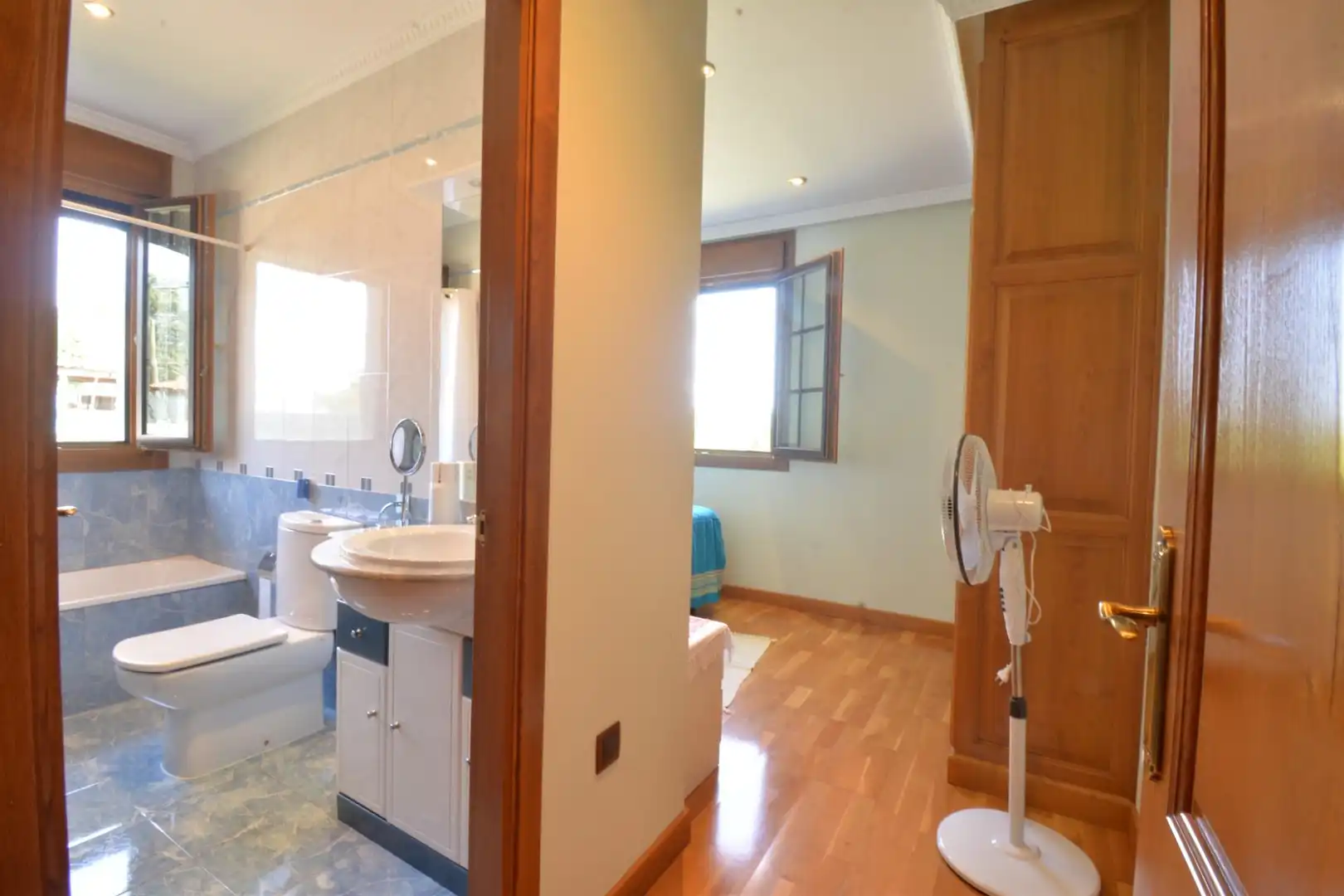 Baño de Casa o chalet en venta en Oviedo  con Calefacción, Jardín privado y Terraza