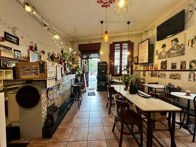 Local comercial en Venta en Carrer de la Independència en El Camp de l'Arpa del Clot