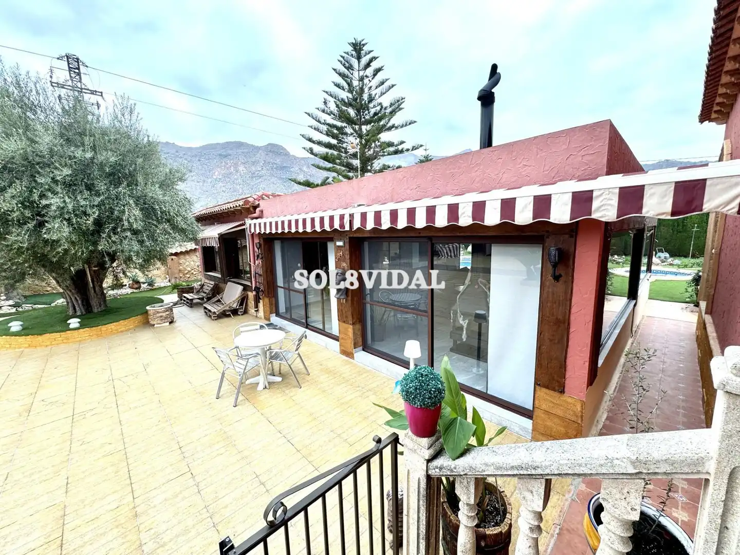 Vista exterior de Casa o xalet en venda en Orihuela amb Aire condicionat, Calefacció i Jardí privat