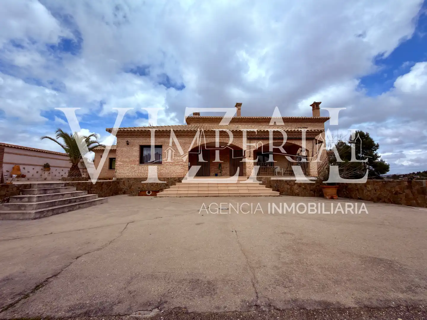 Vista exterior de Casa o xalet en venda en Toledo amb Aire condicionat, Calefacció i Jardí privat