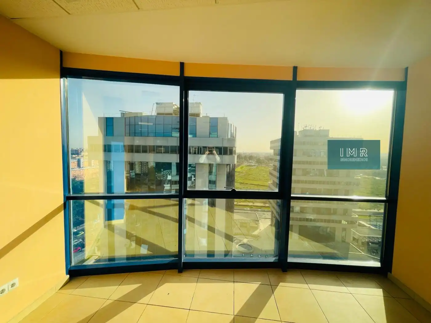 Office space with lift for sale in Calle Astronomía 1
