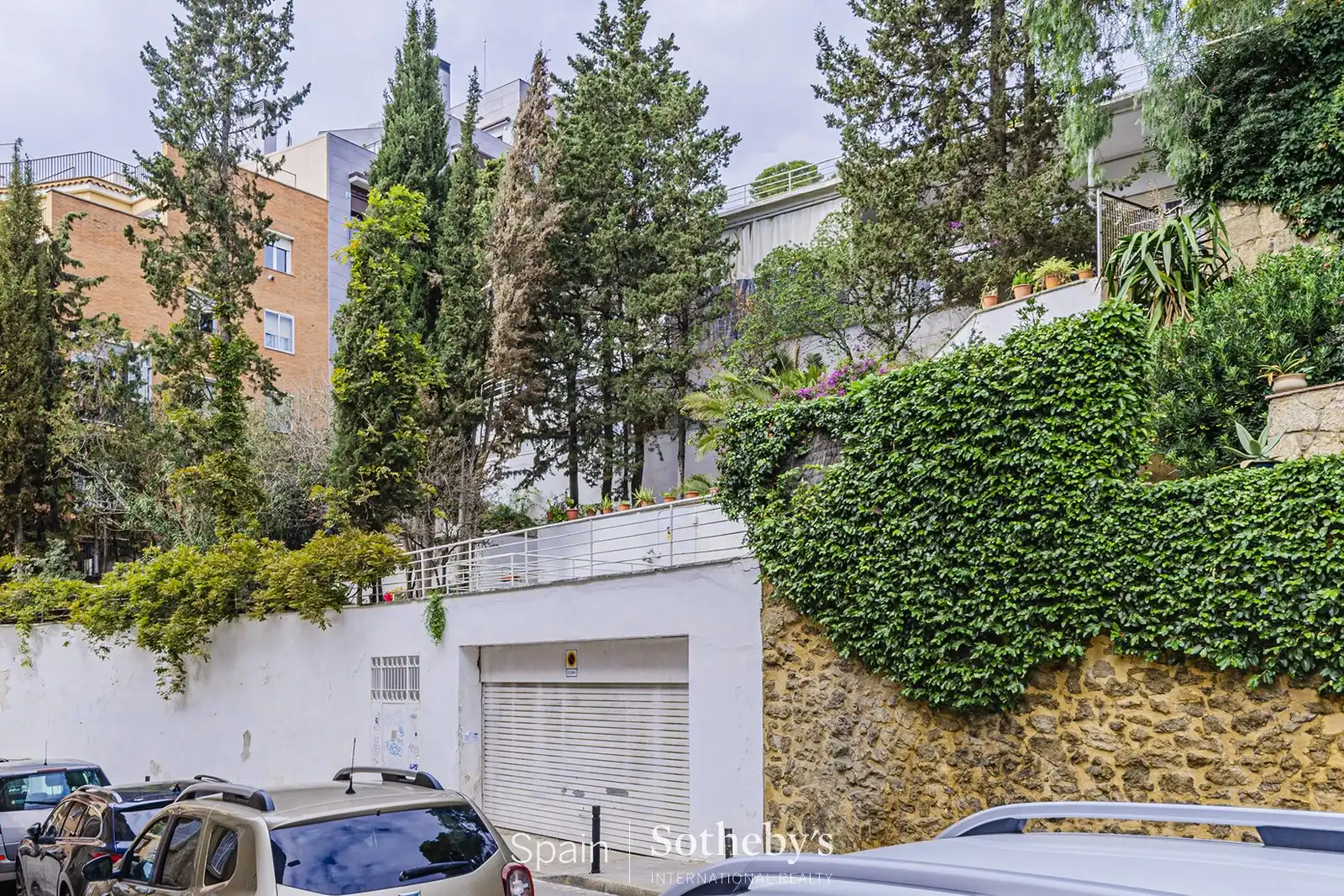 Vista exterior de Casa o xalet en venda en Barcelona amb Aire condicionat, Calefacció i Jardí privat