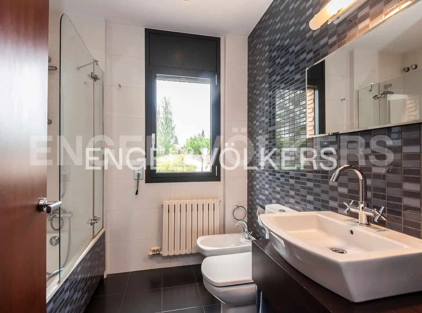 Bathroom of Houses for sale in Sant Cugat del Vallès  with Air Conditioner, Heating and Private garden
