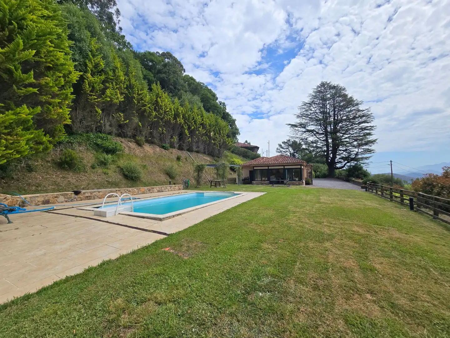 Casa amb piscina en venda a Parres, imagen 2