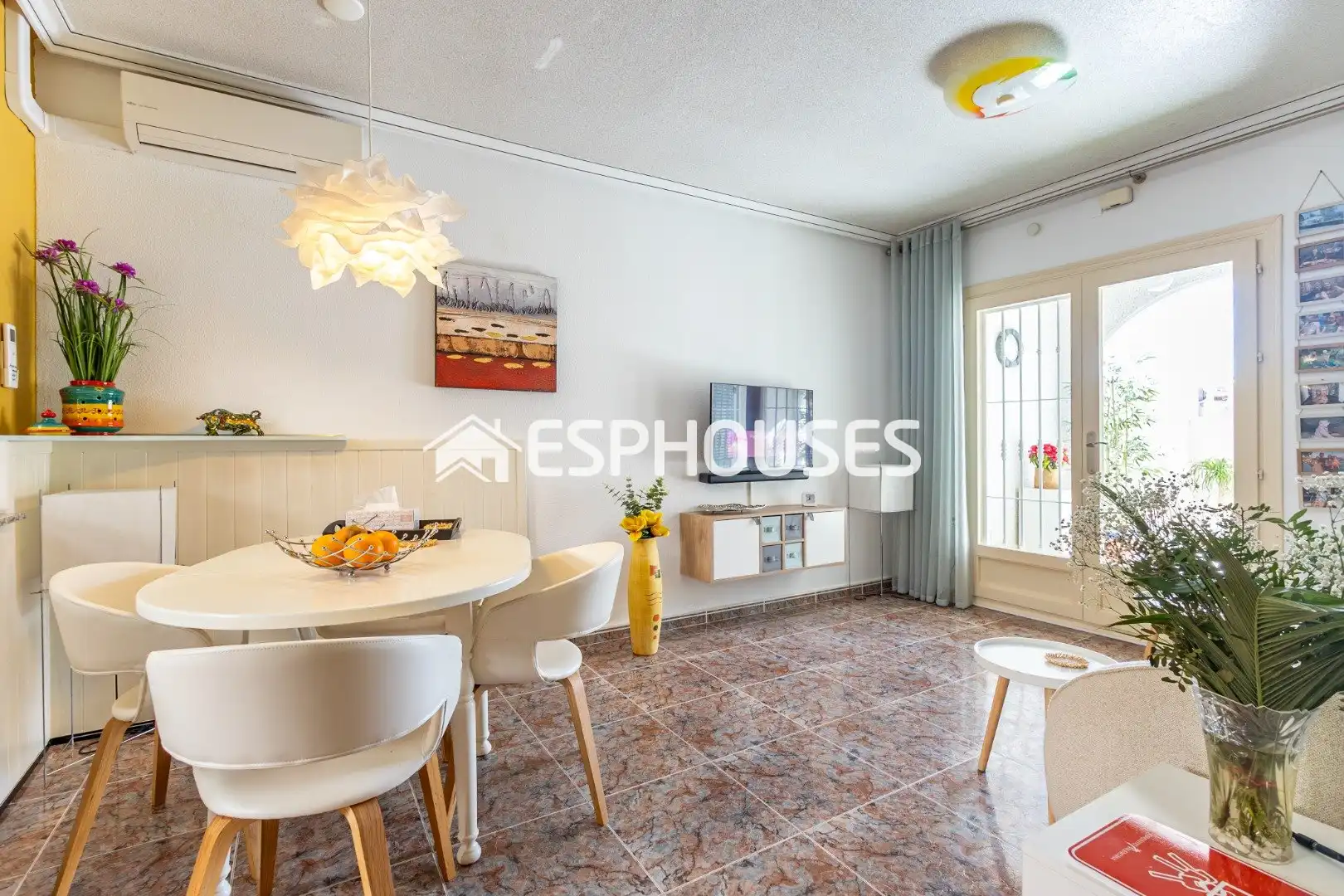 Wohnzimmer von Erdgeschoss zum Verkauf in Guardamar del Segura mit Klimaanlage, Terrasse und Balkon
