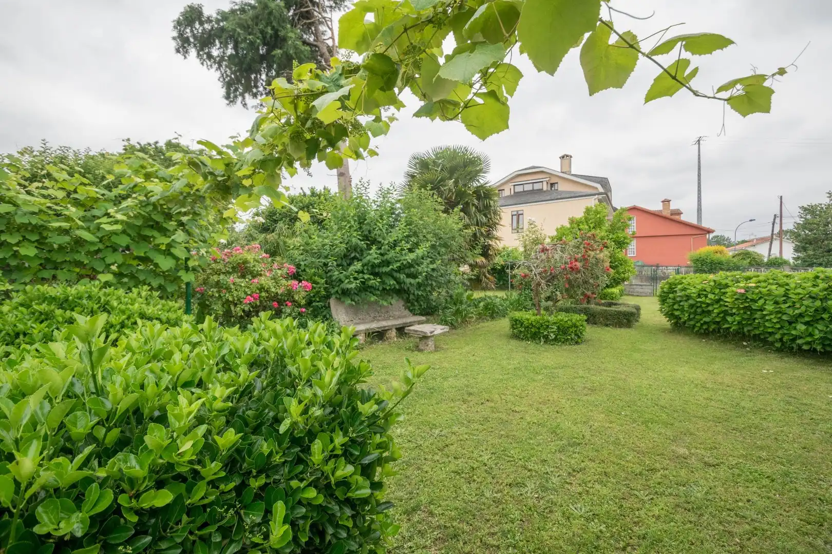 Jardín de Casa o chalet en venta en Culleredo con Calefacción, Jardín privado y Parquet