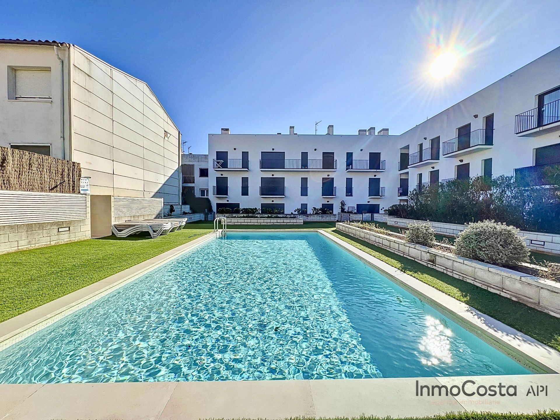Piscina de Apartament en venda en L'Estartit amb Aire condicionat, Calefacció i Traster