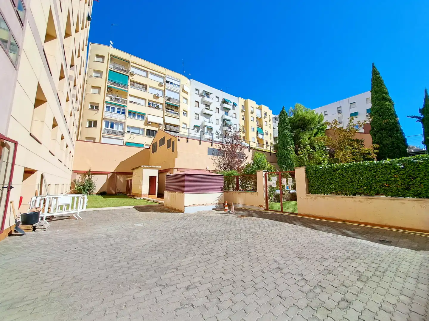 Vista exterior de Estudi en venda en Madrid amb Aire condicionat, Calefacció i Parquet