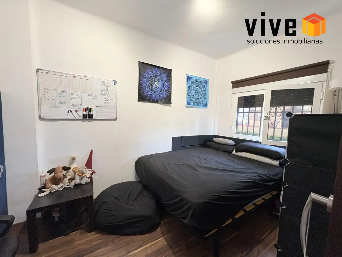 Habitación de Casa adosada en venta en Mairena del Aljarafe con Aire acondicionado, Calefacción y Jardín privado