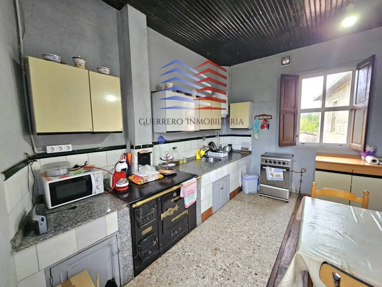 Cuina de Casa o xalet en venda en Celanova amb Jardí privat i Terrassa