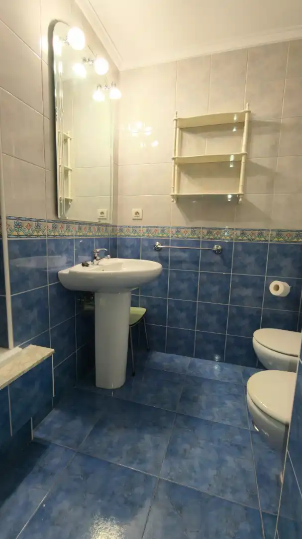 Baño de Piso en venta en Avilés con Calefacción, Parquet y Trastero