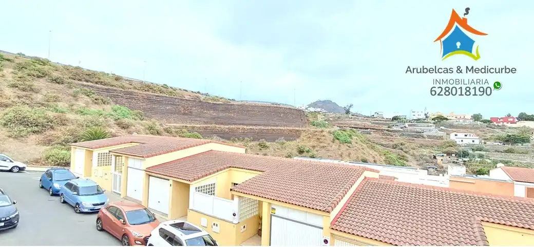 Außenansicht von Einfamilien-Reihenhaus zum Verkauf in Arucas mit Ofen, Mikrowelle und Balkon