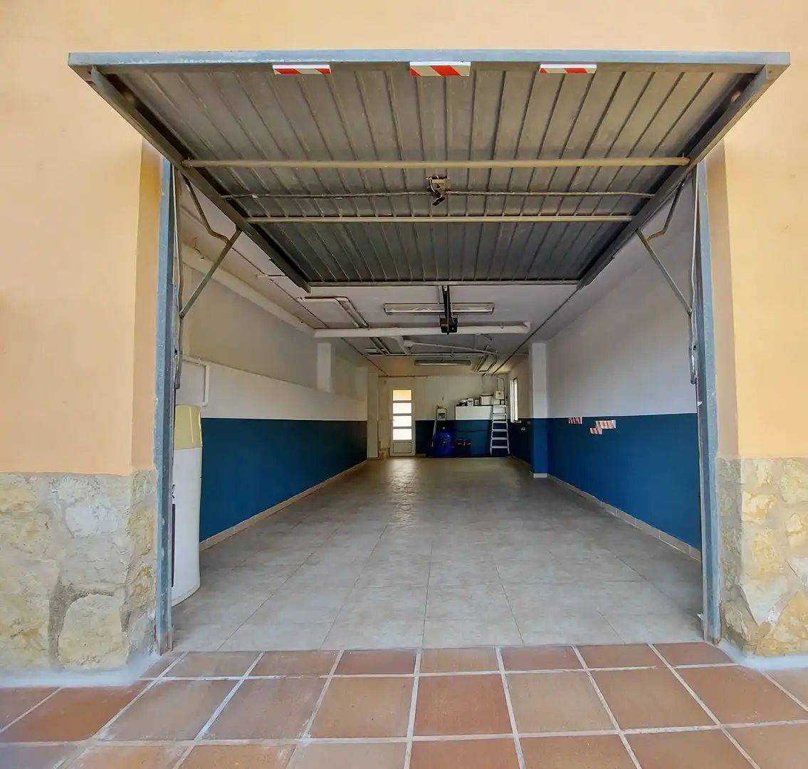Houses for sale in La Pobla de Vallbona  with Air Conditioner, Heating and Private garden