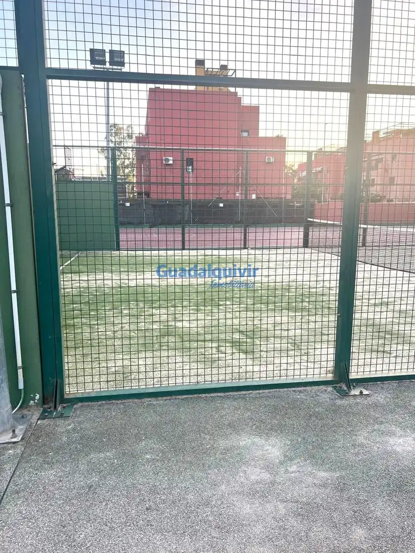 Jardí de Casa adosada en venda en Alcalá de Guadaira amb Jardí privat, Terrassa i Traster