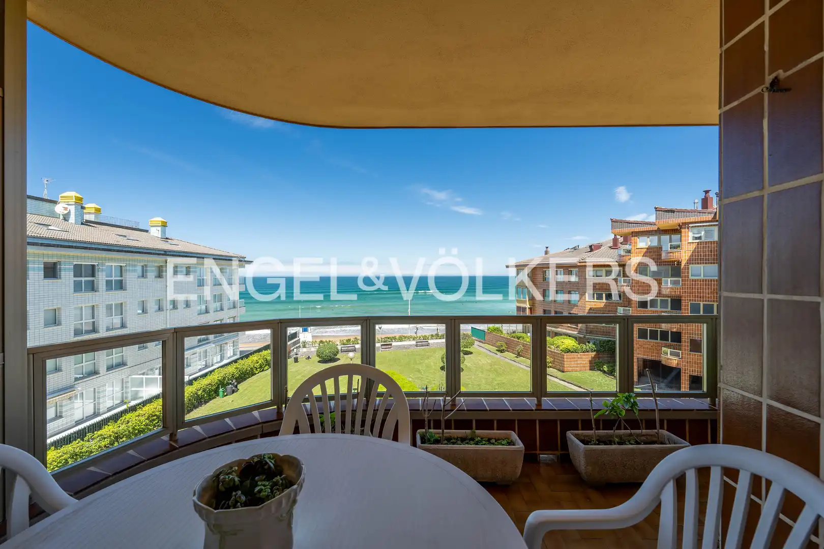 Vista exterior de Piso en venta en Zarautz con Calefacción, Parquet y Terraza