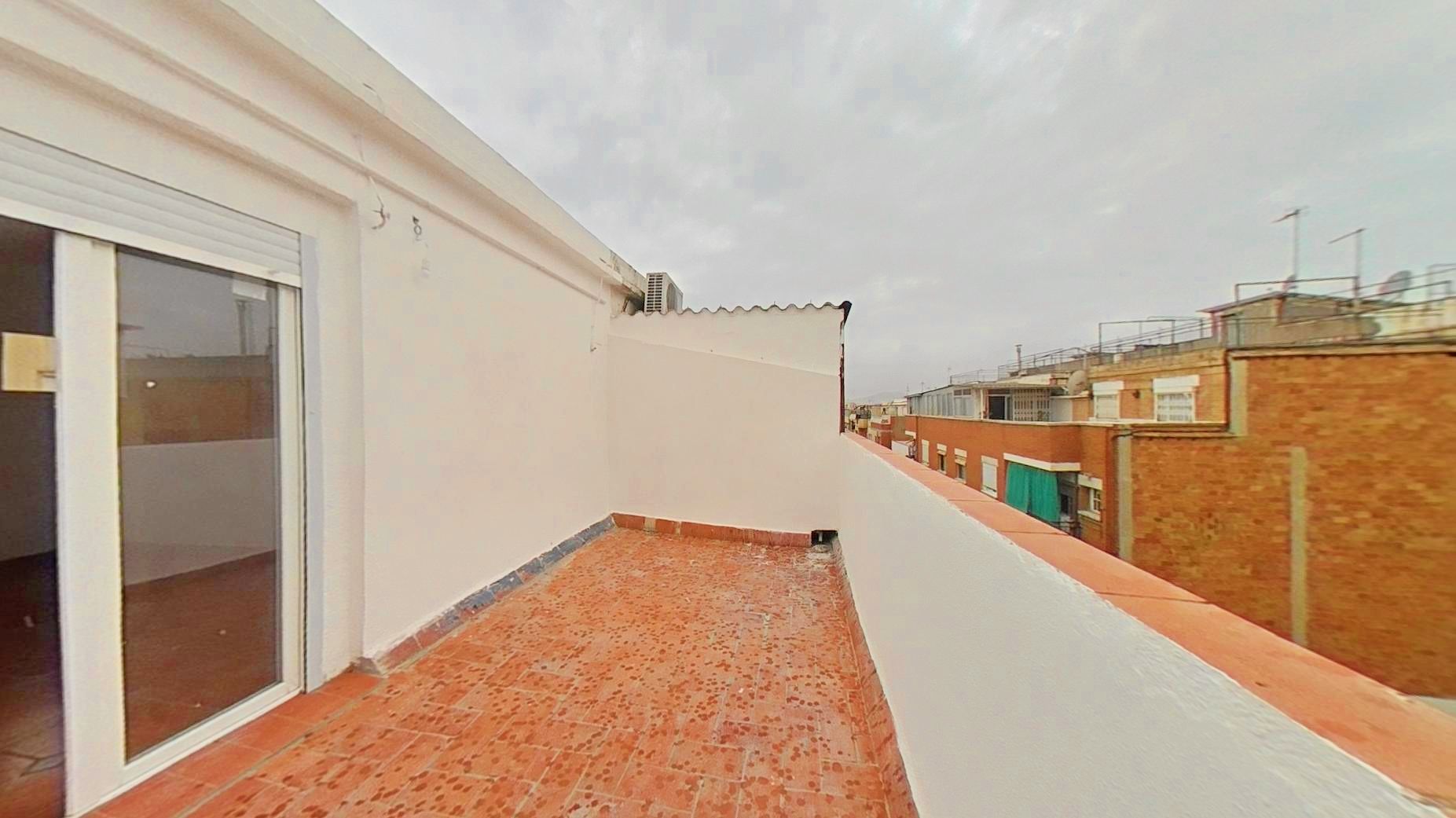 Terrassa de Àtic en venda en Santa Coloma de Gramenet amb Terrassa i Forn